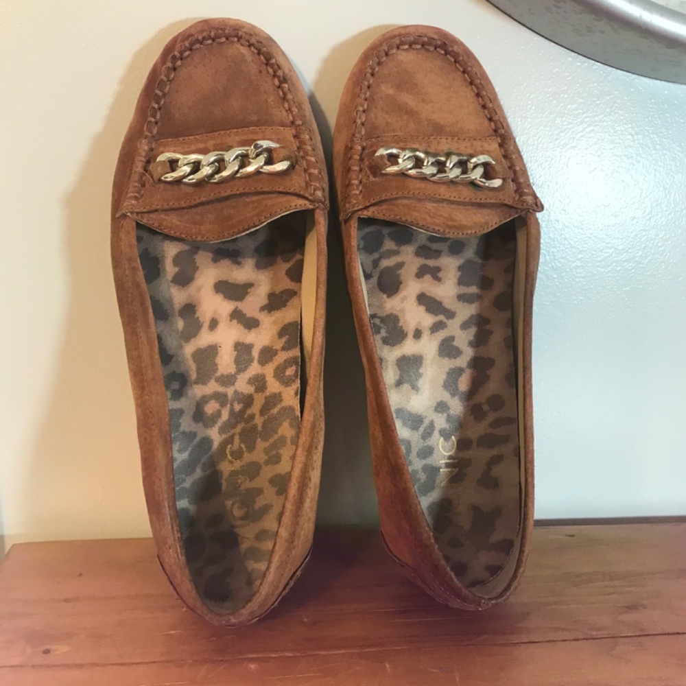 Vionic “Meas” suede moccasin loafers